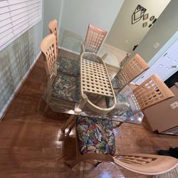 Kitchen / Dining Table With 6 Chairs 