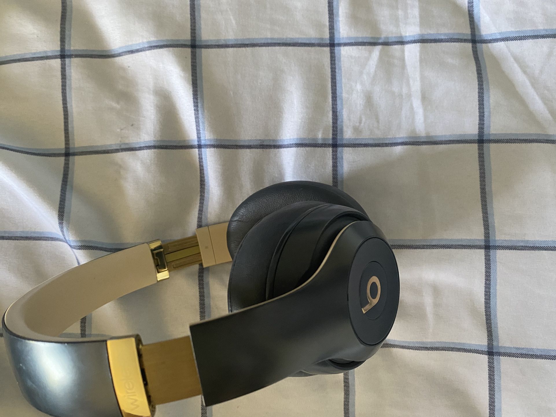 Beats Studio3 Wireless Over-Ear Noise Cancelling Headphones