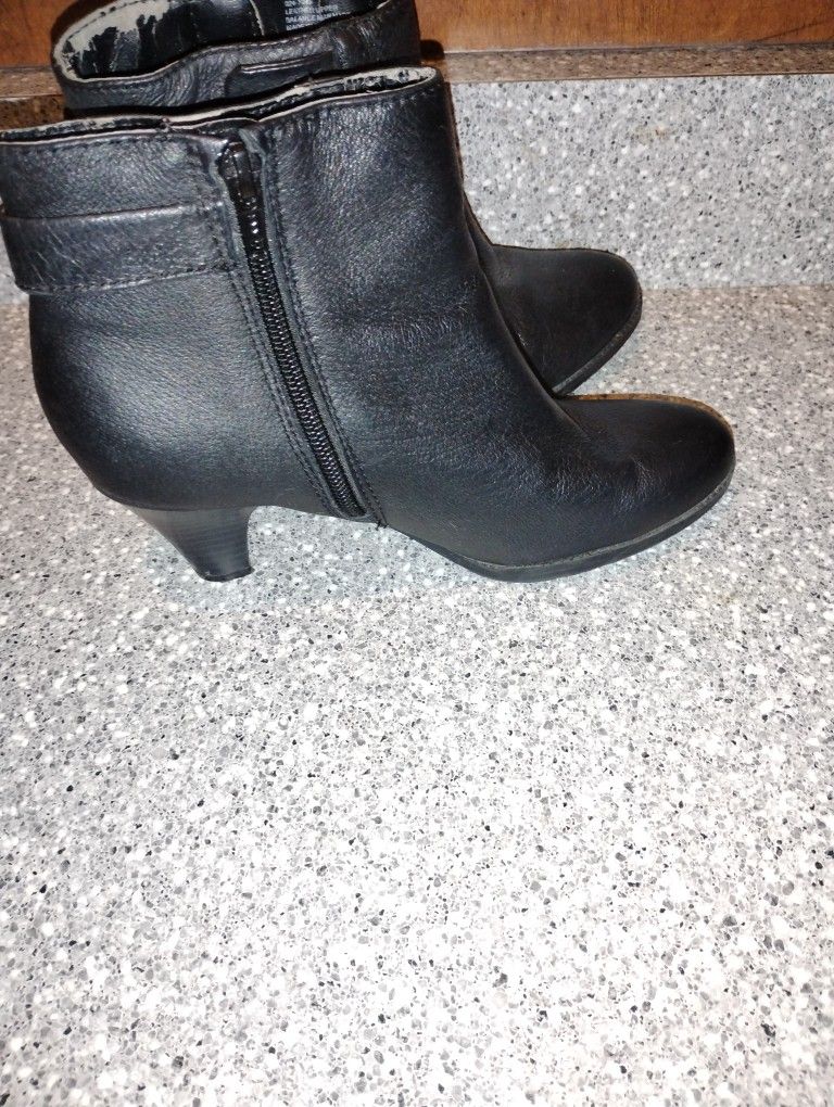 St John's Woman Ankle Boots Size 6 1/2
