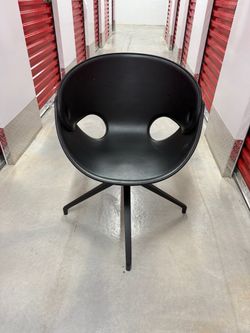 Set of 6 Italian Leather Swivel Dining / Conference Chairs