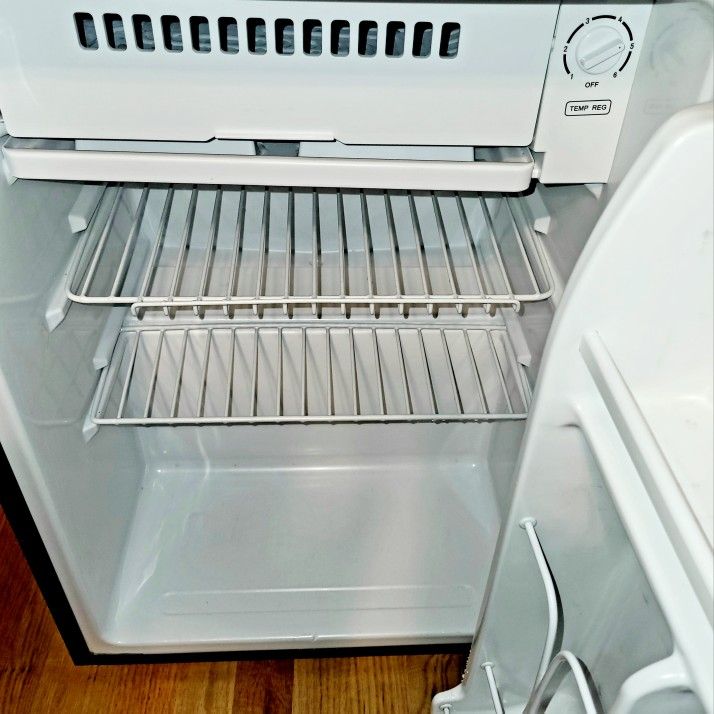 EMERSON MINI FRIDGE. CLEANED INSIDE AND OUT, WORKS GREAT for Sale in