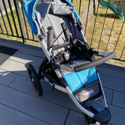GUC THULE URBAN GLIDE JOGGING STROLLER IN BLUE WITH CARSEAT ADAPTER AND ACCESSORIES 