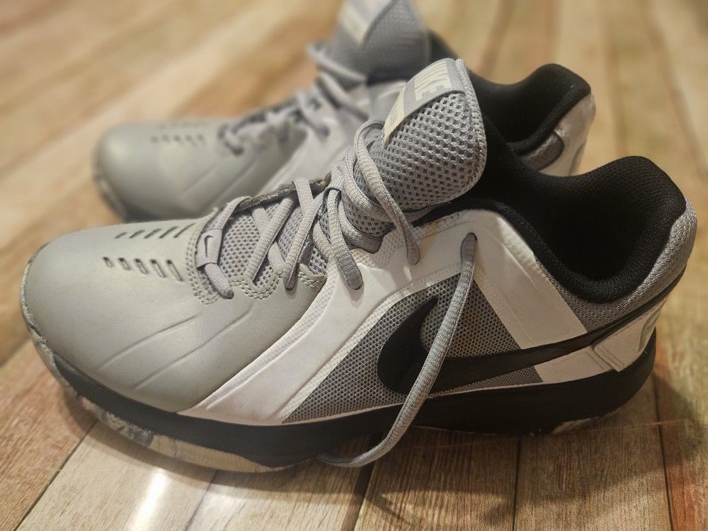 Men Nike Shoes Size 9