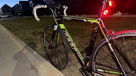 TEAM FELT RACE BIKE WITH 2 Working Lights And Clip On Pedals With Room Fob2 Water Bottles