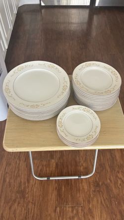 26-Piece Vintage Style Dinner Plate Set – Elegant Gold Floral Design