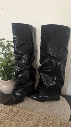 Black Croc Embossed Knee-High Boots Size 10✨new