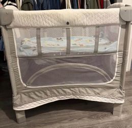 Arm’s reach bedside bassinet