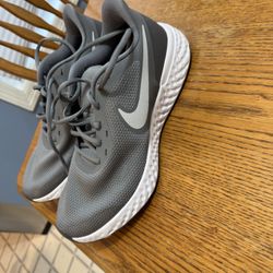 Nike Revolution Men’s 10W
