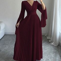 Burgundy dress! Beautiful and elegant. Size Medium 