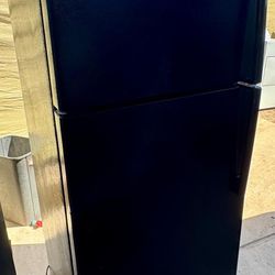 Refigerator 