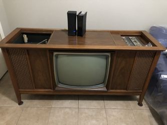 Vintage Magnavox Tv-Radio-Record Player