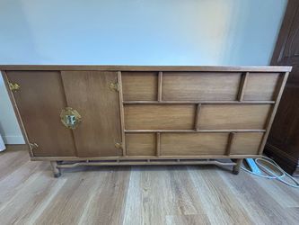 Very Nice Mid Century low boy dresser