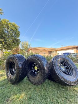 33” Sitting on 15” rims black ..free delivery $200.