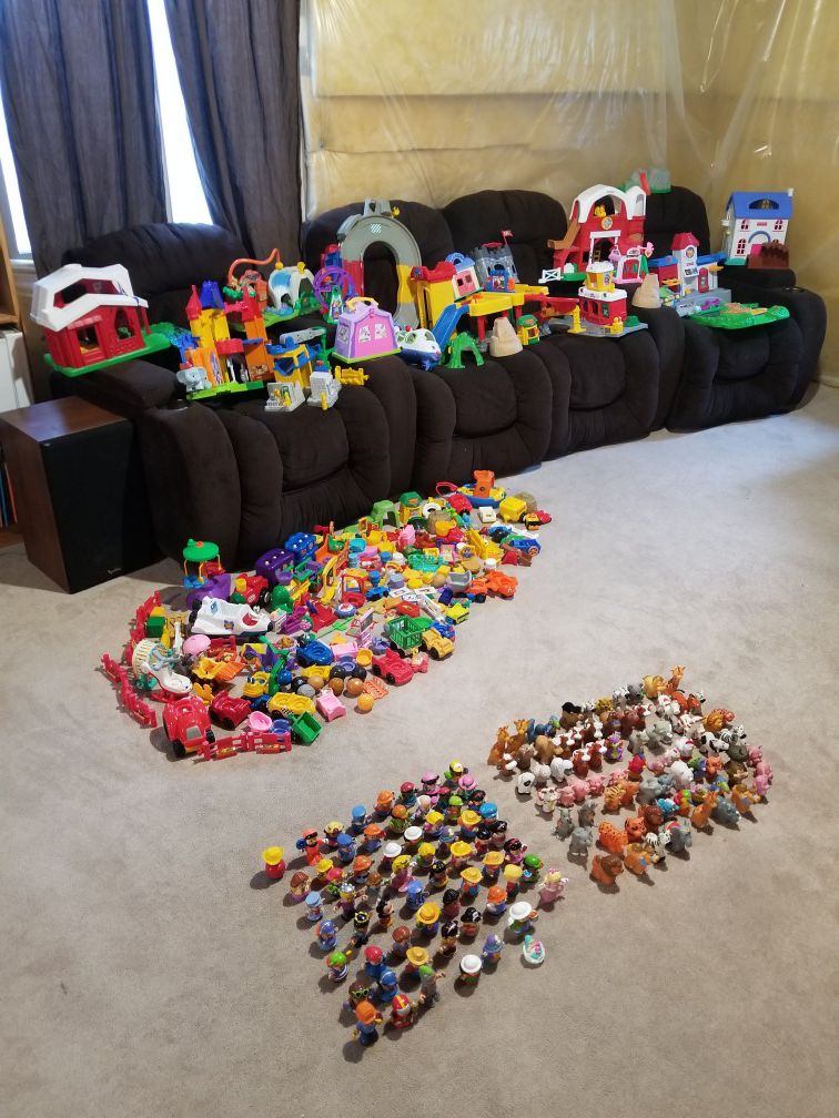 350+ little people sets and part