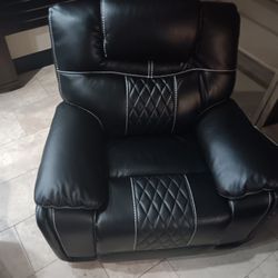 *Manager's Special*---Santiago Black Leather Reclining 3 Piece Living Room Sets---Delivery And Easy Financing Available 👍 