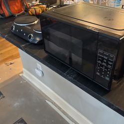 Brand New microwave And hot Plate 