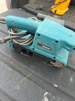 Makita belt sander 3x18. Model 910