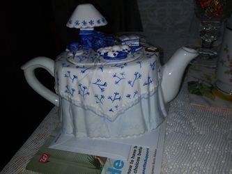 Decorative tea pot