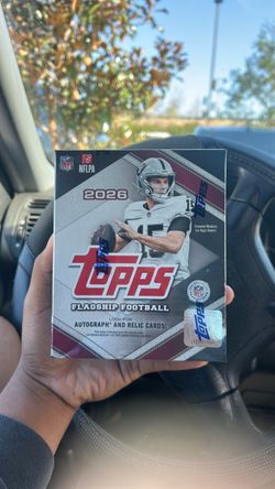 2026 TOPPS FLAGSHIP FOOTBALL MEGA BOX (180 Cards) NFL Brand New Sealed QTY