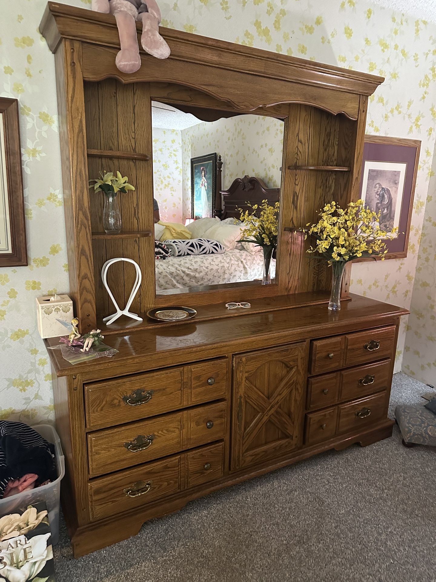 Beautiful Queen Sized Bedroom Set No Mattress