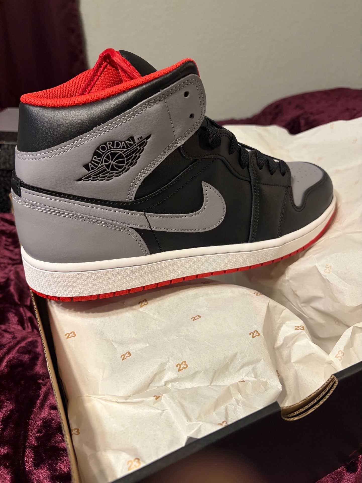 Air Jordan 1 Mid. Size 12