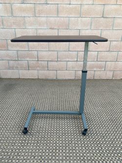 Adjustable height rolling laptop