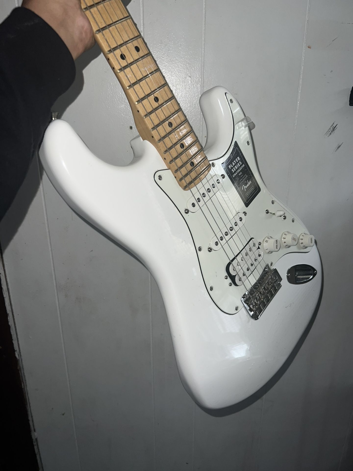 Fender Player Series Stratocaster Maple Fingerboard Electric Guitar Polar White