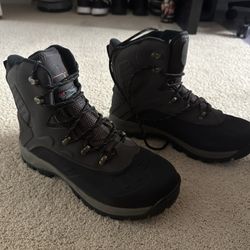 hiking boots size 11