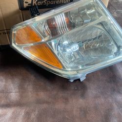 Nissan Frontier Right Light 