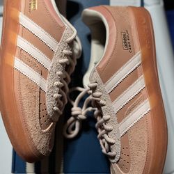 BAD BUNNY CABO ROJO SIZE 10