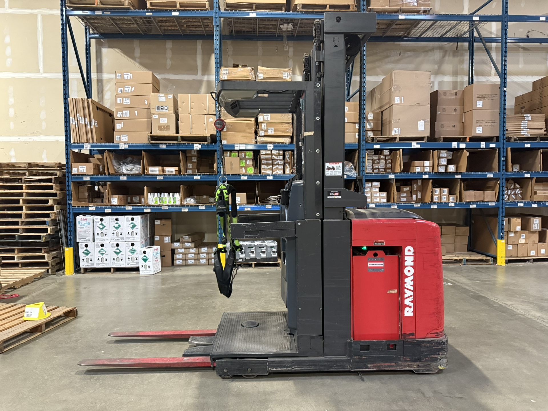 Raymond Order Picker Forklift With Battery In West Sacramento