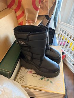 Snow boots for kids size 4
