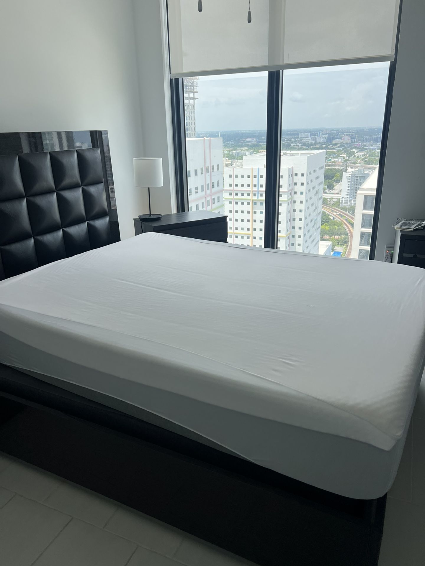 Queen Mattress (memory Foam )