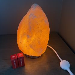 Dimmable salt lamp with replacement bulbs