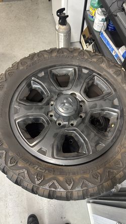 Original Dodge ram 20 inch Rims 33x12.5x20 8 lug with tires