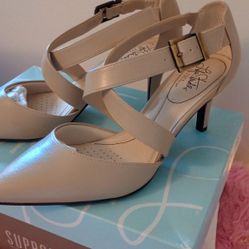 Life Stride Womens Heel Pumps
