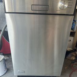 GE Monogram Built-in Stainless steel Dishwasher 18”