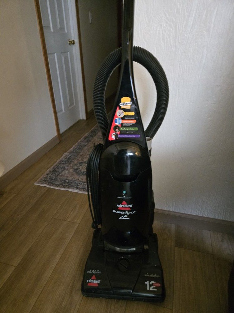 VACUUM BISSELL Power Force 3522