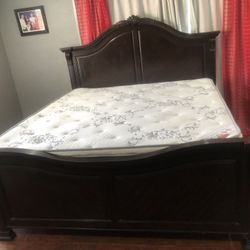Bonita Cama King Size De Madera Solida Con Colchón Y Box Springs 