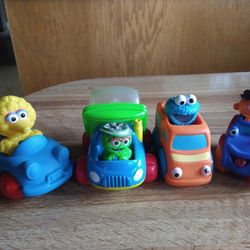 Vintage Sesame Street  Figures In  Vehicles (4)