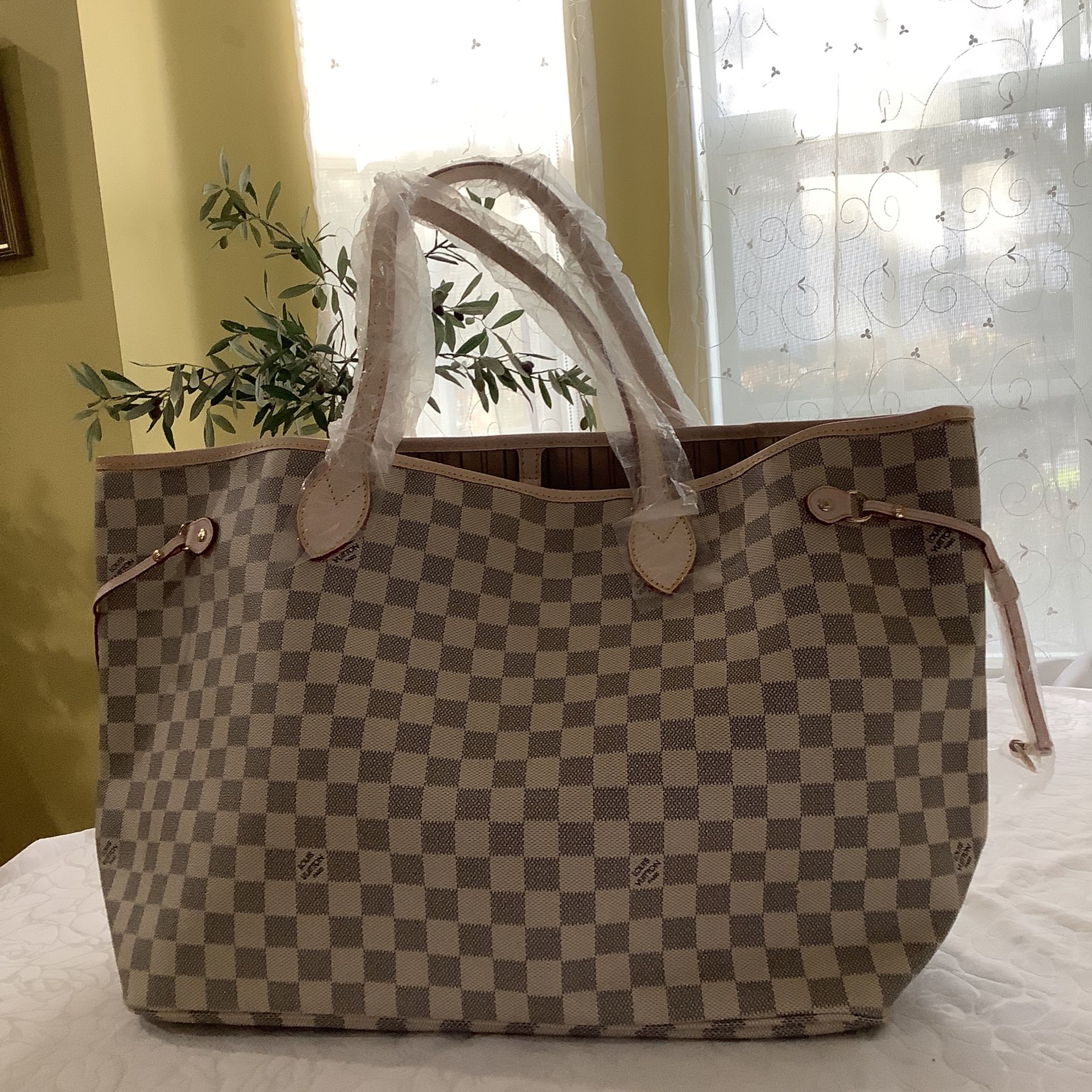 Large Cream and Brown Checker Leather Tote Bag Size H 12” W 7” L 15.5” Straps 9” Drop