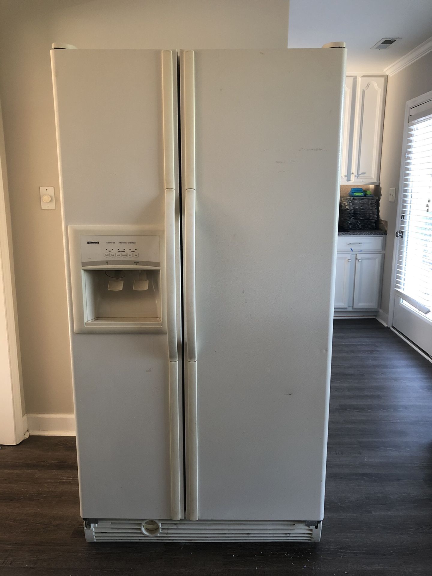 Kenmore Refrigerator/Freezer Coldspot Works great!!! for Sale in