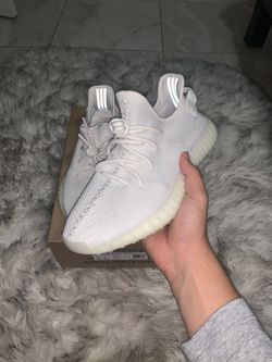 øje søsyge lager Yeezy boost 350 V2 Triple white/Cream size 9 1/2 Condo: 9+/10 Negotiable  Price! for Sale in Orlando, FL - OfferUp