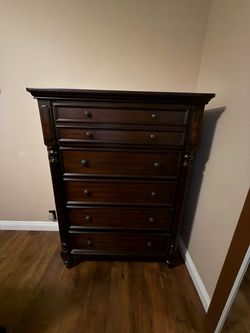 Wood Dresser with 5 drawers