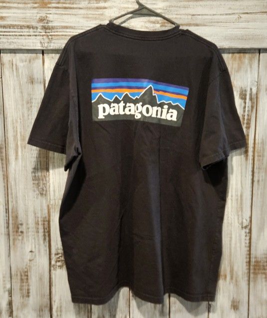 Patagonia Black Short Sleeve T-shirt (Size XL)