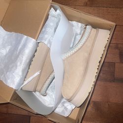 Ugg Women Tazz Sand Size 8W