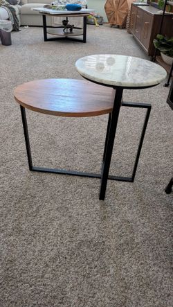 Set of 2 side tables