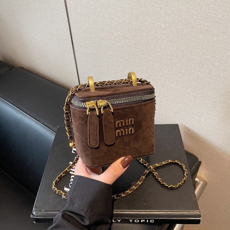 Mini bucket bag, niche retro 2025 new style, suede chain crossbody bag, autumn and winter casual clutch bag for women.