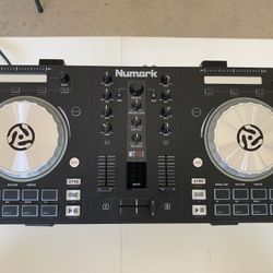Numark Mixtrack Pro 3 