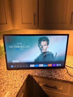 Insignia 32" Smart Fire TV – Excellent Condition"